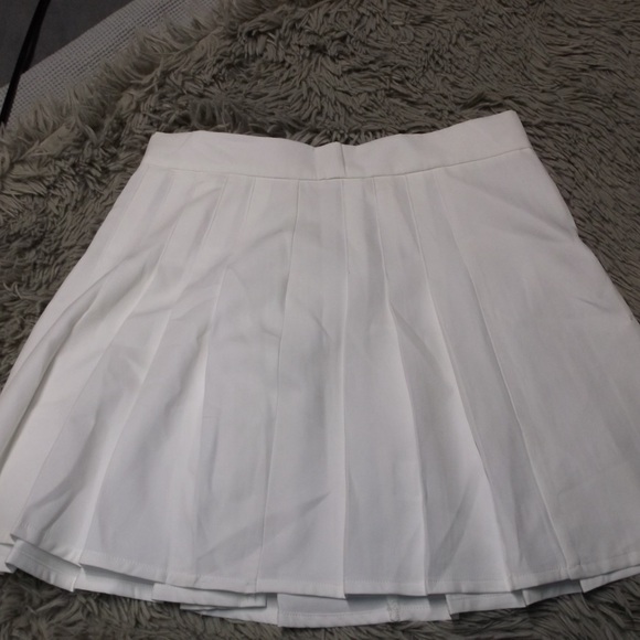 white tennis skirt - Picture 4 of 4